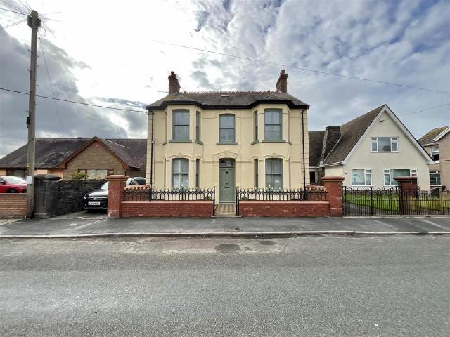 House for sale in Pembrey and Burry Port Town, Pembrey