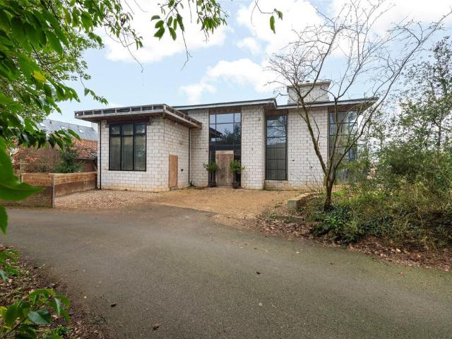 House for sale in Aspley Guise, Bedfordshire