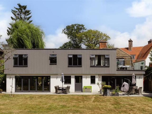 House for sale in Holmwood, Pachesham Park