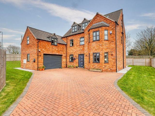 House for sale in Ealand, North Lincolnshire