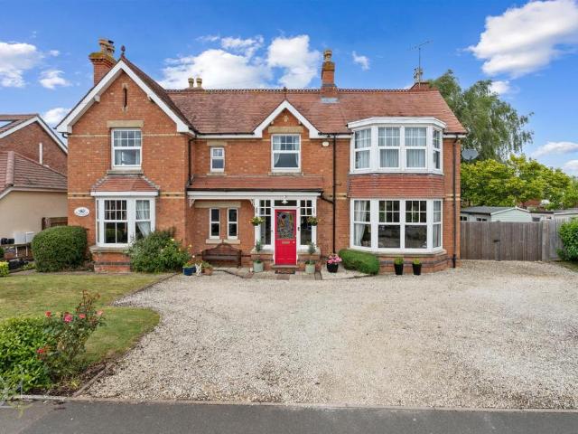 House for sale in Lower Moor, Crookhill