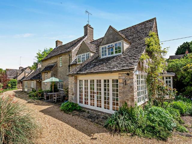 House for sale in Stonesfield, West Oxfordshire