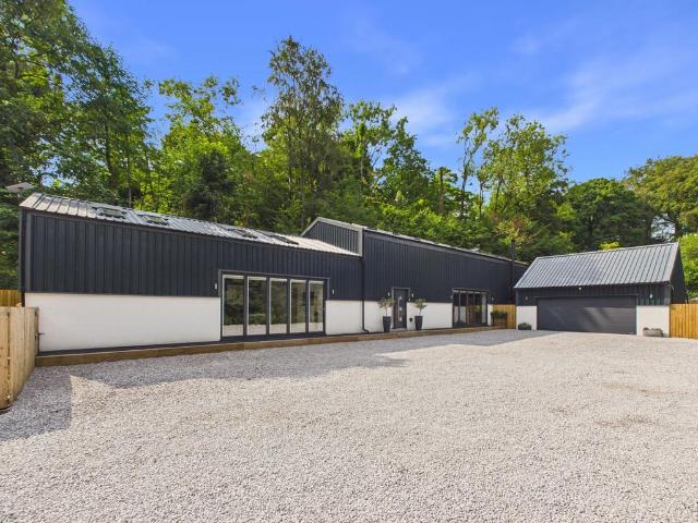 House for sale in Froggatt, East Midlands
