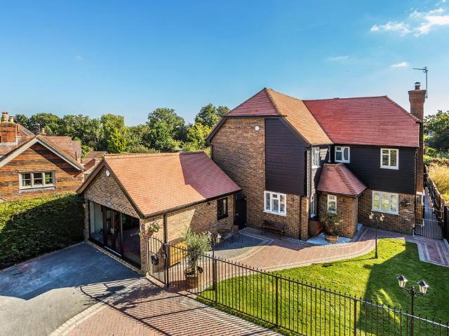 House for sale in The Butts, Kent