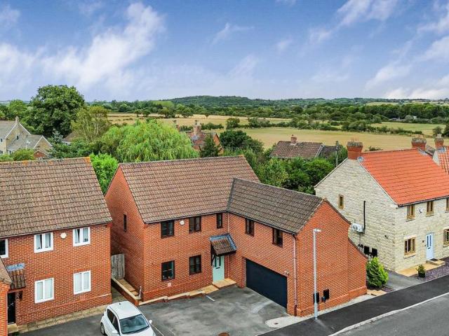House for sale in Dauntsey, Wiltshire