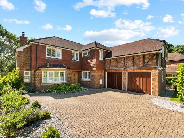 House for sale in Caterham on the Hill, Hillview