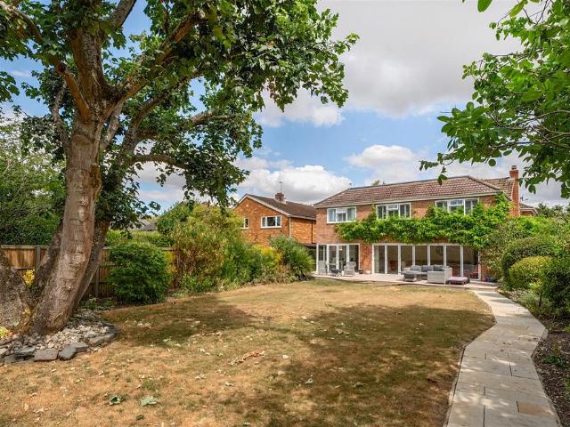 House for sale in Aston Clinton, Buckinghamshire