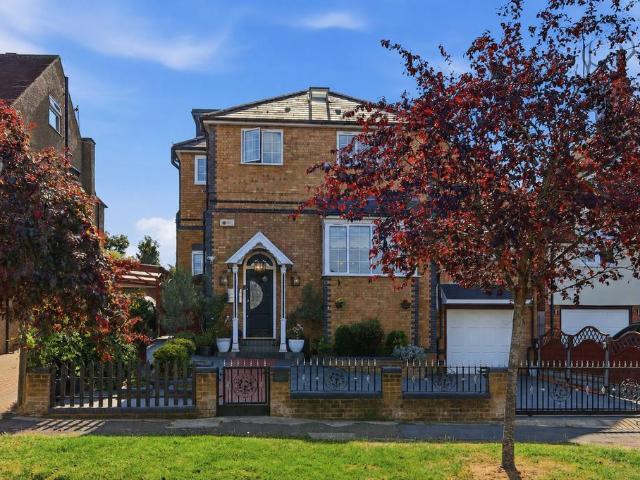 House for sale in Ivy Chimneys, Epping