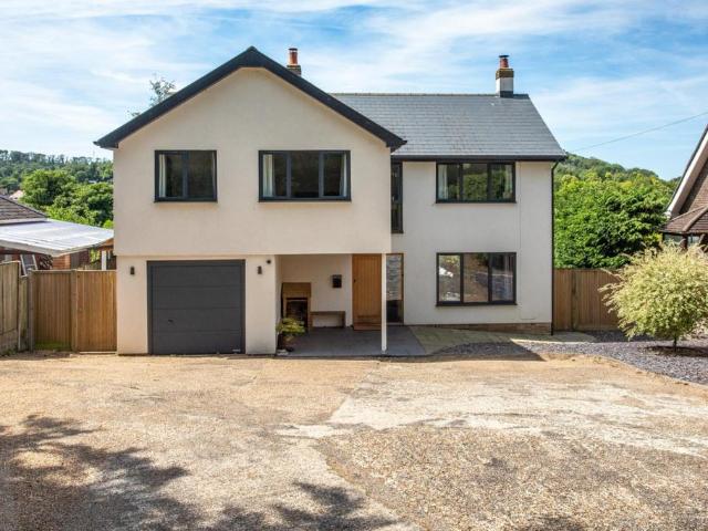 House for sale in River, Ash