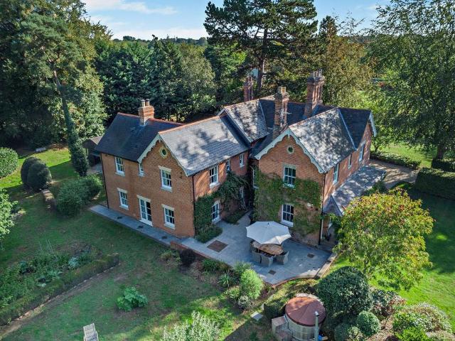 House for sale in Midgham, West Berkshire