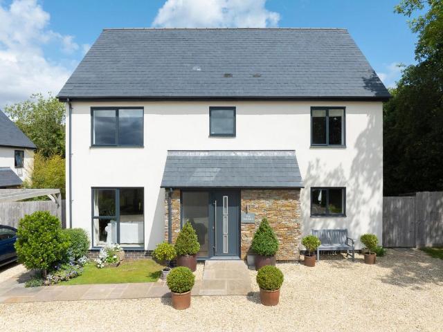 House for sale in Gorsley