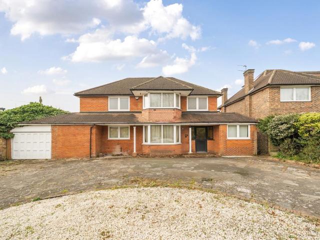 House for sale in Little Stanmore, Greater London