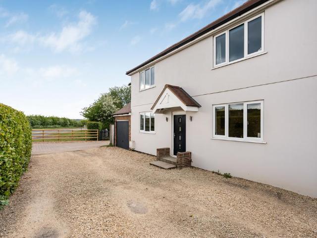House for sale in Cow Roast, Pouchen End