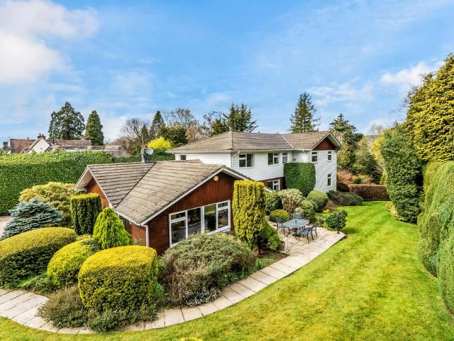 House for sale in Oxted, Hillview