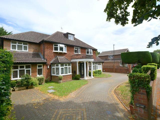 House for sale in Harrow Weald, Greater London