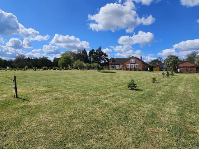 House for sale in Barton In Fabis, East Midlands