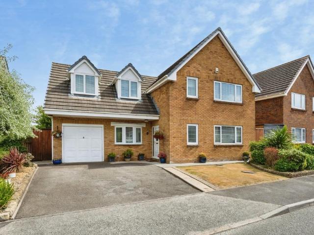 House for sale in Loughor, Wales