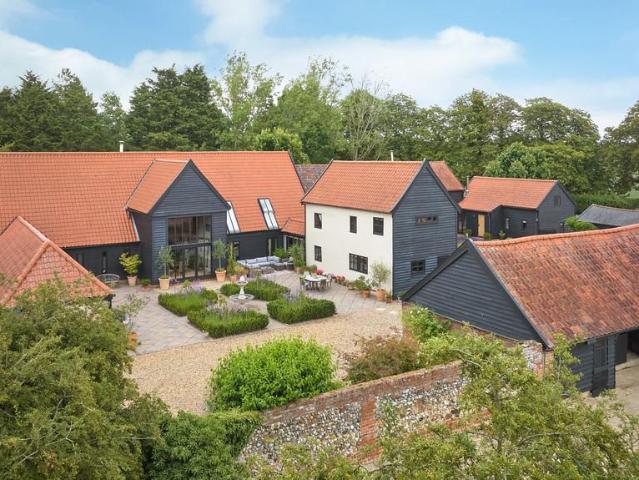 House for sale in Chipping Hill, Essex