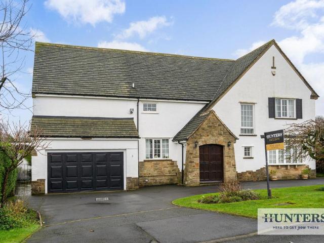 House for sale in Tranmere Park, West Yorkshire