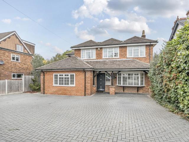 House for sale in Woodley