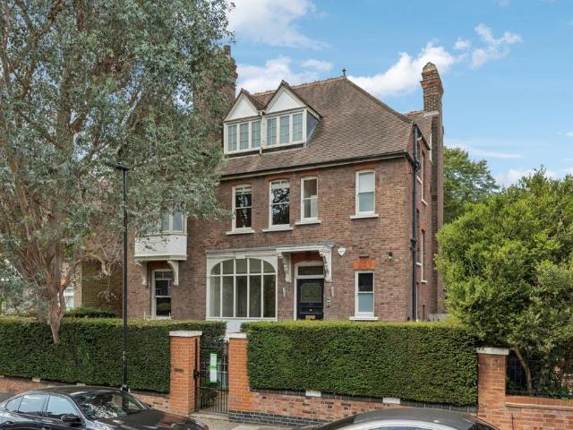 House for sale in Belsize Park, Greater London