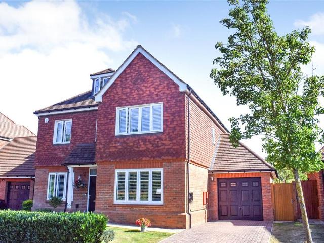 House for sale in Frogmore, Hart