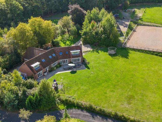House for sale in Ashmore Green, Cold Ash