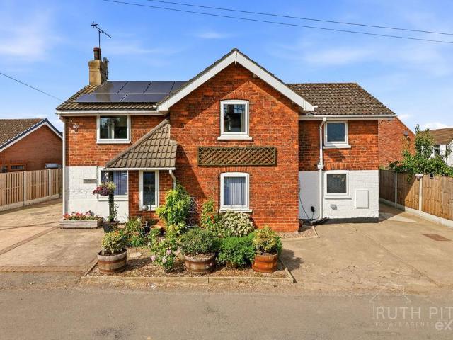 House for sale in Amcotts, North Lincolnshire