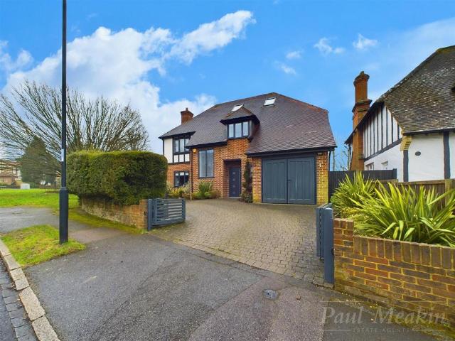 House for sale in Sanderstead, Sanderstead