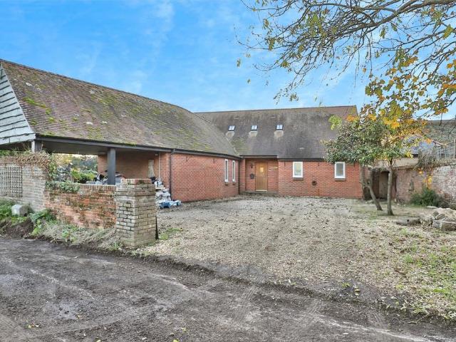 House for sale in Holdenhurst, Bournemouth