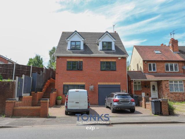House for sale in Dixons Green, West Midlands