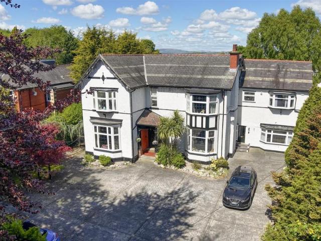 House for sale in Park Lane, Bury