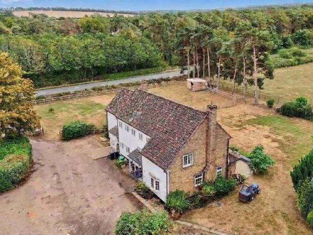House for sale in Woodditton, Barway