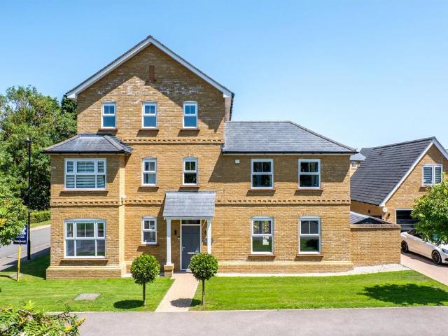 House for sale in Allington, Midway