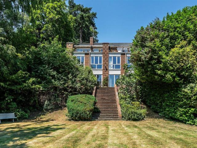 House for sale in Oxted, Hillview