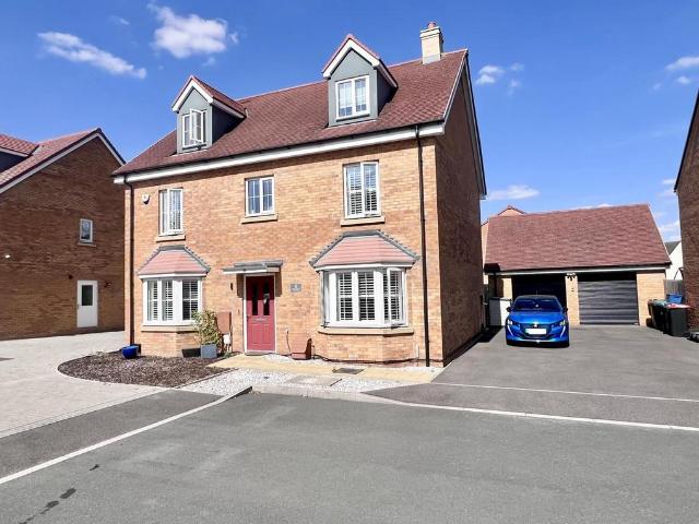 House for sale in Kingsmead, Shenley Brook End