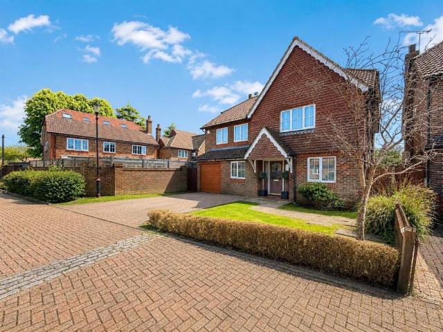 House for sale in London Borough of Croydon, Sanderstead