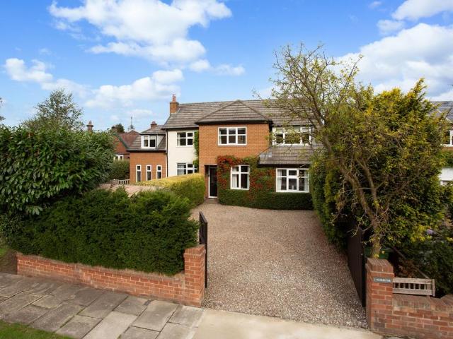 House for sale in High Field, York