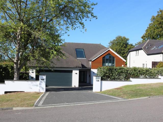 House for sale in Pachesham Park, Surrey