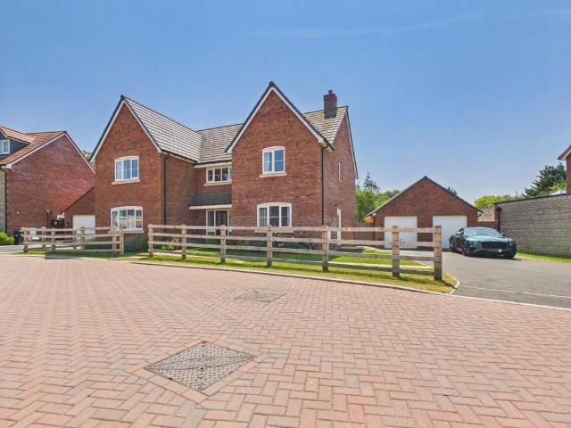 House for sale in Falfield