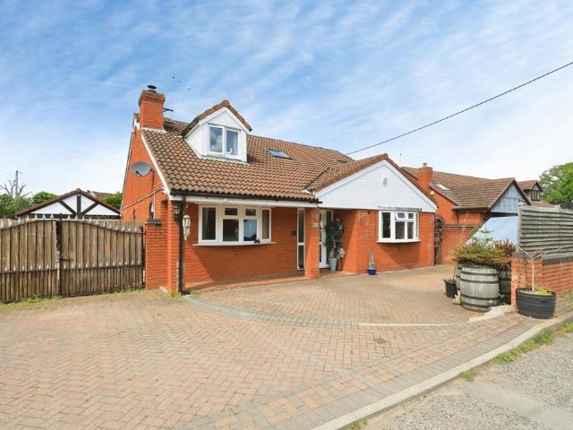 House for sale in Crookhill, Worcestershire