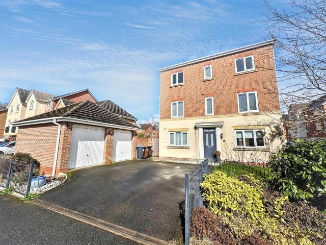 House for sale in Kingsley Moor, Staffordshire