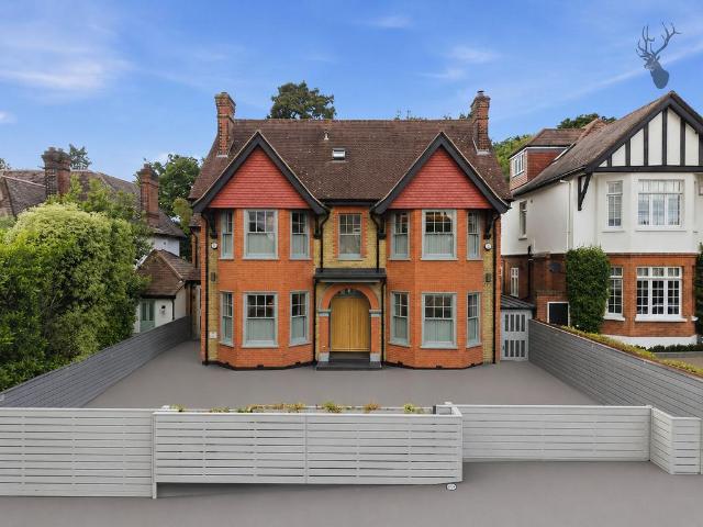 House for sale in Greater London