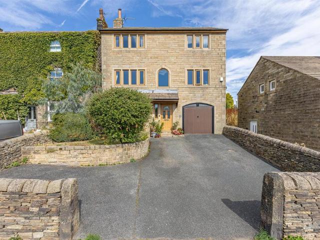 House for sale in Scholes, West Yorkshire