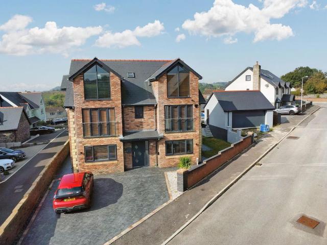 House for sale in Brynmenyn, Wales