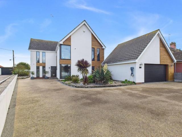 House for sale in Hopton-on-Sea, Stokesby