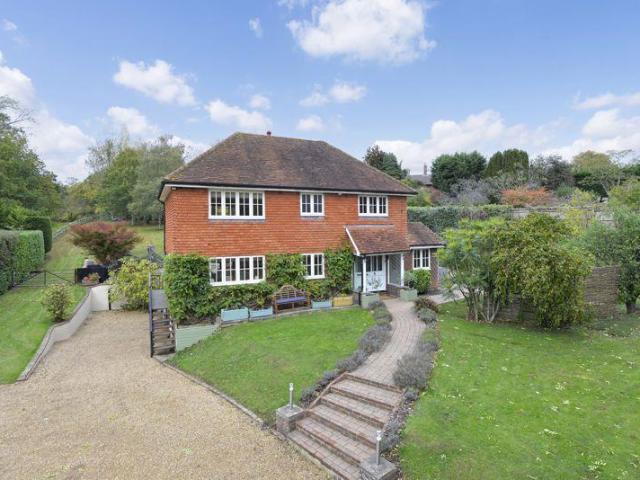 House for sale in Cox Green, Horsham