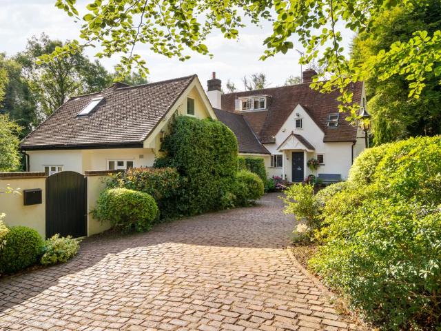 House for sale in Hillview, Surrey