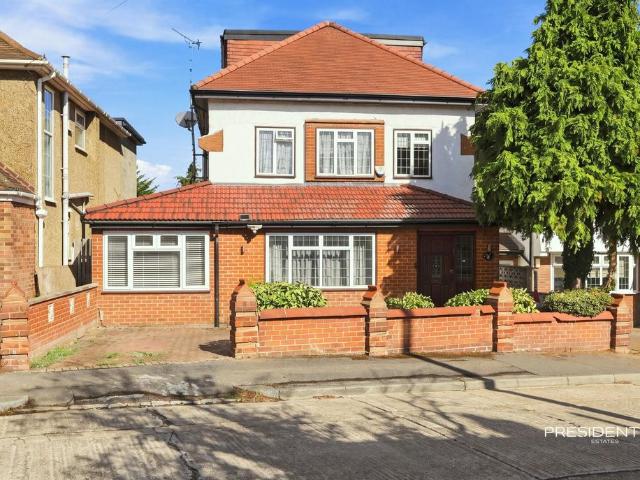 House for sale in Chigwell, Epping