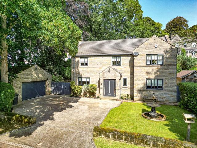 House for sale in Farsley, West Yorkshire